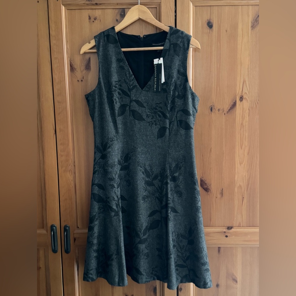 NWT!  Banana Republic Gray and Black Floral Italian Flannel A-line Dress Size 10